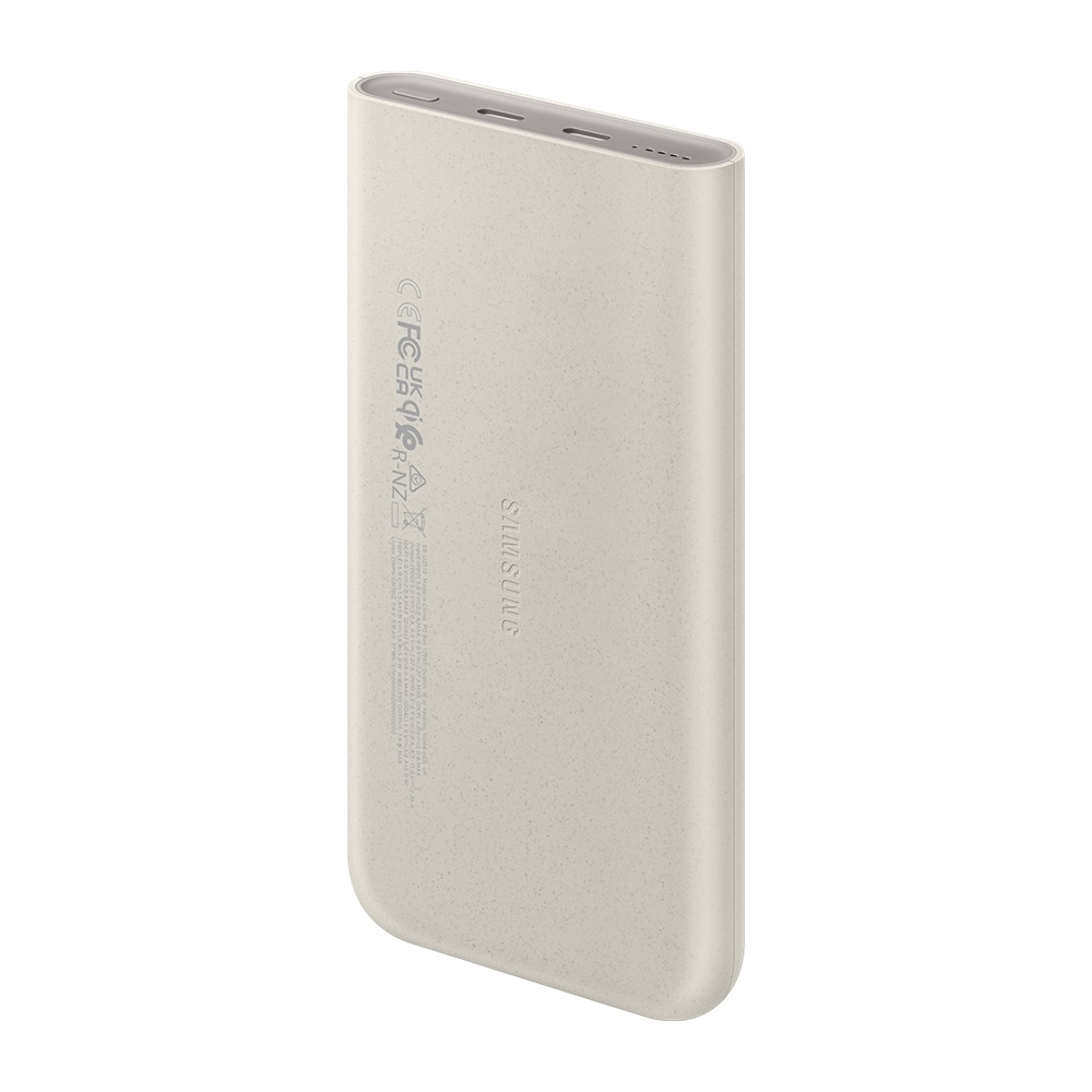 Krem rengi powerbank, dikdörtgen, metinli, bağlantı noktalarını ve ince bir tasarımı gösteriyor.