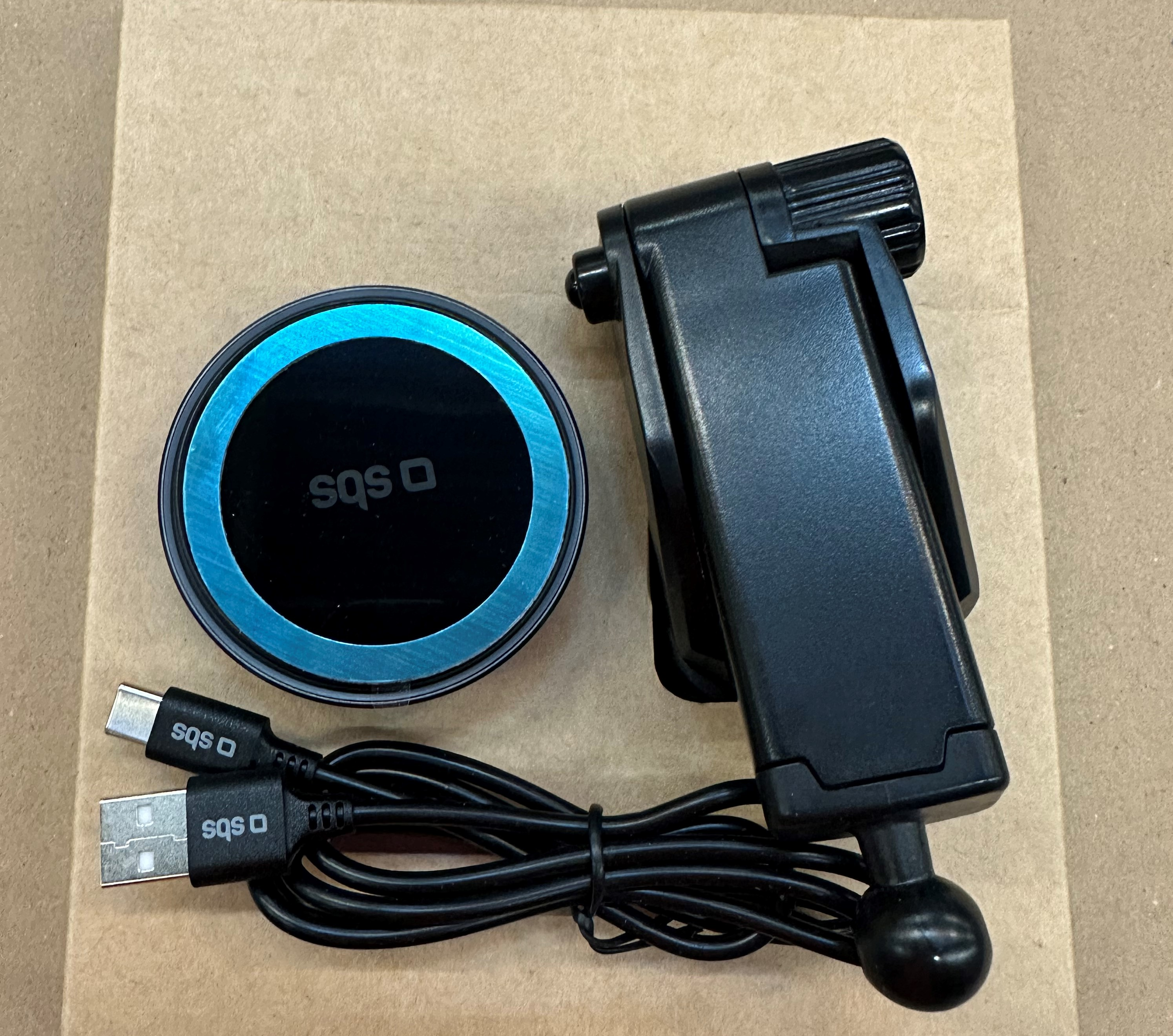 OUTLET - Uchwyt samochodowy SBS MagCharge Car Holder kompatybilny z MagSafe do smartfonów TESUPMAGEXTWIR15W