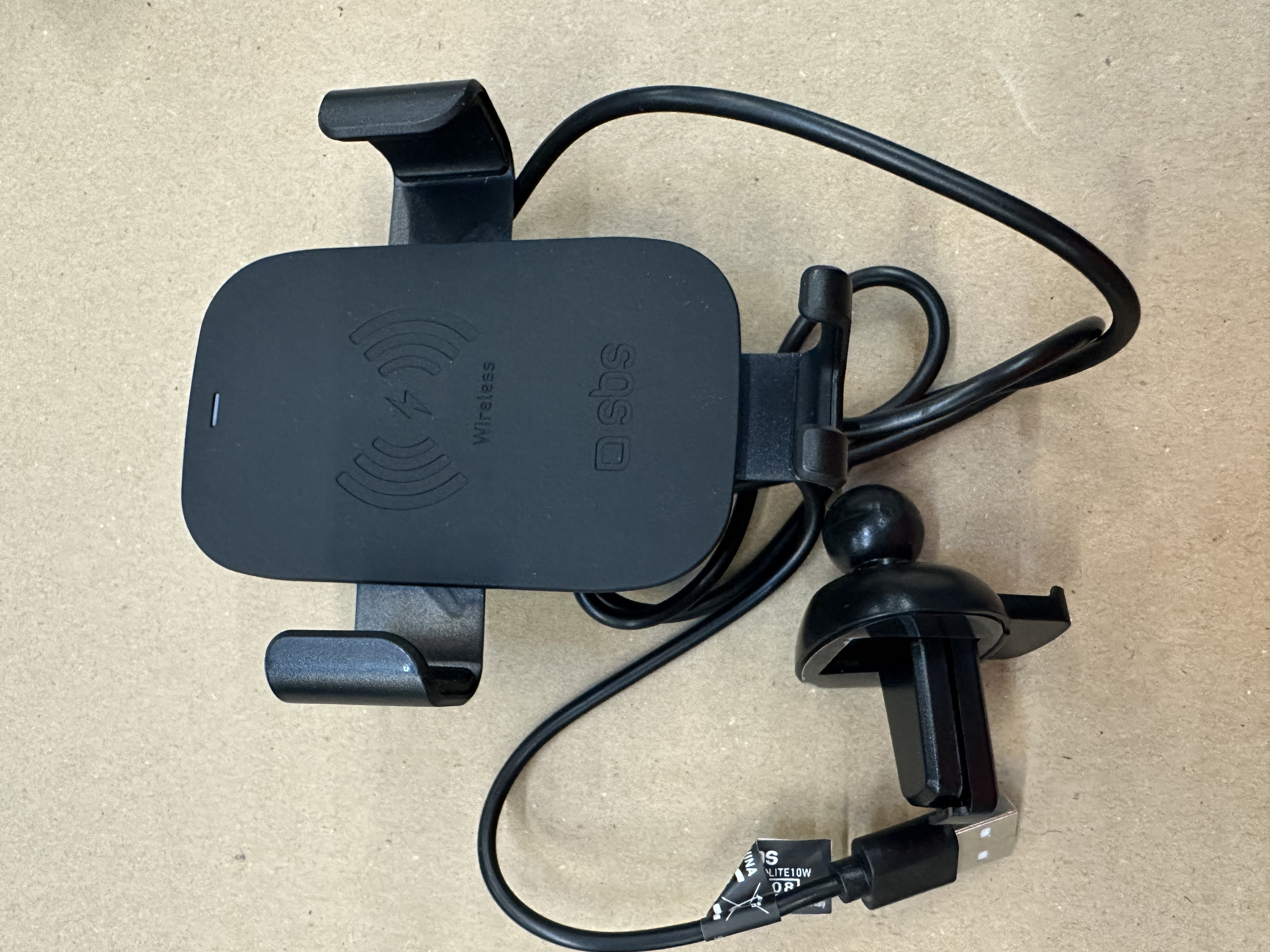 OUTLET - Uchwyt samochodowy SBS Gravity z bezprzewodową ładowarką