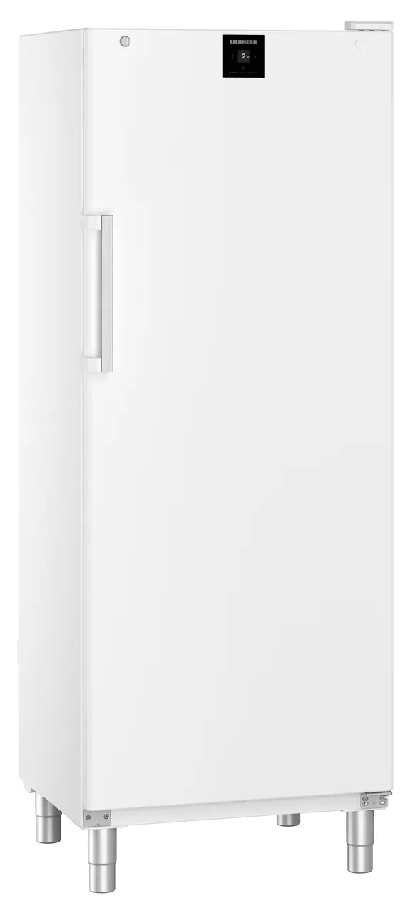 Weißer Liebherr-Kühlschrank. Er hat einen Griff, eine Digitalanzeige und steht auf silbernen Beinen.