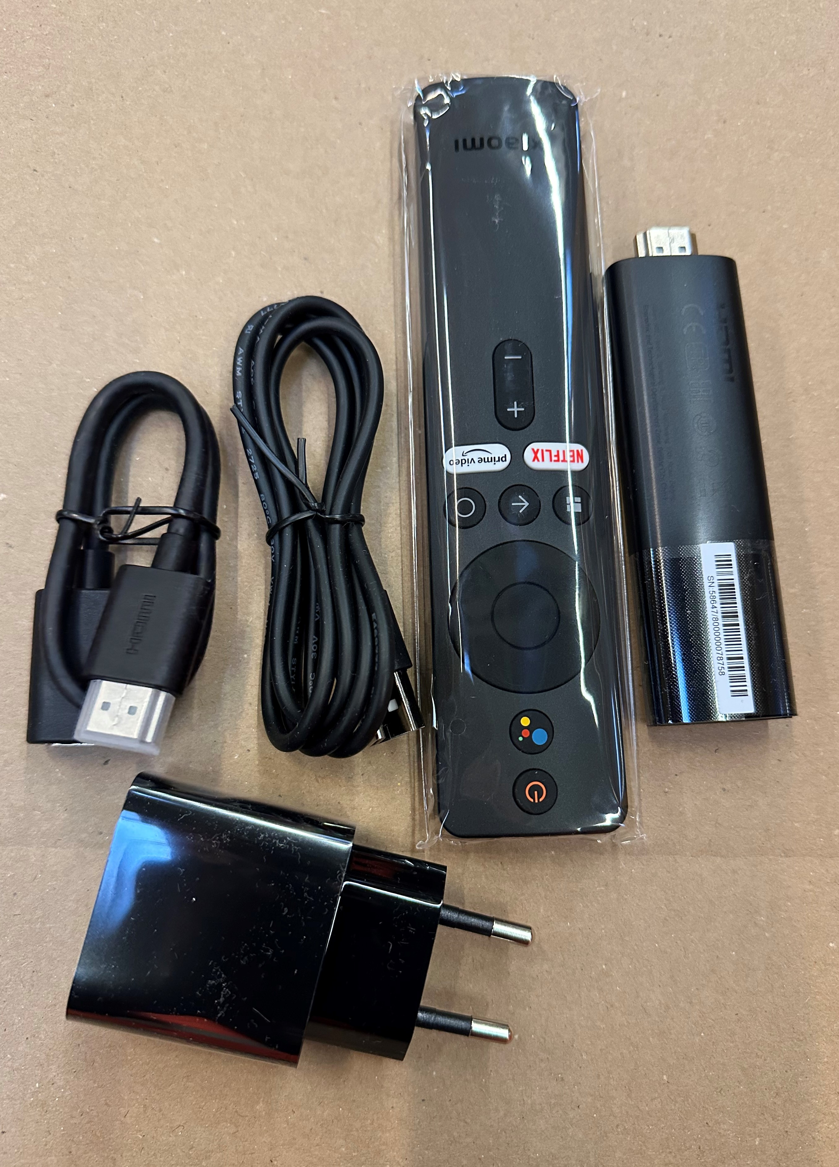 OUTLET - Odtwarzacz multimedialny Android TV XIAOMI Mi TV Stick 4K (MDZ-27-AA)