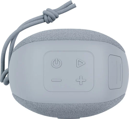 Haut-parleur portable gris avec commandes. Boucle de corde grise en haut. Fond blanc.