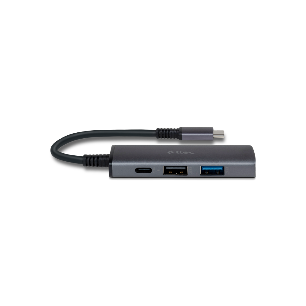 Siyah arka planda çoklu bağlantı noktalarına sahip gri USB-C hub, siyah kablo.