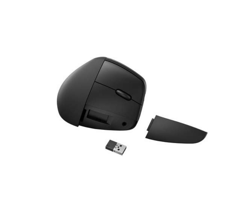 Beyaz zemin üzerinde ayrılmış pil kapağı ve USB alıcısı olan siyah fare.