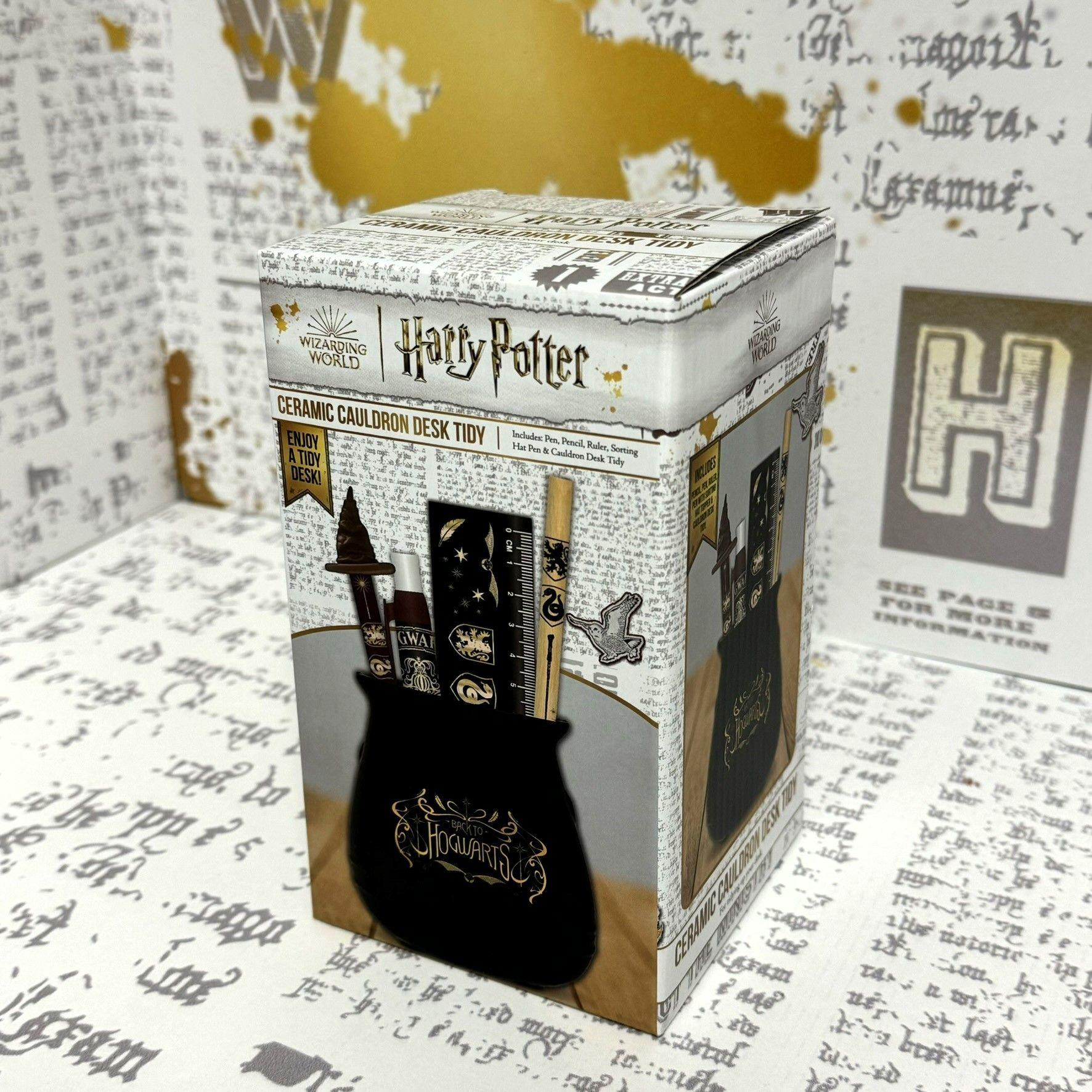 Harry Potter Keramik-Schreibtisch-Organizer mit Schulmaterialien.