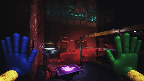 Toma POV, manos enguantadas azules y verdes en habitación oscura, iluminada en rojo, con luz de mano.
