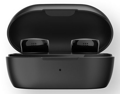 Czarne słuchawki w czarnym etui ładującym, otwarte, na białym tle.