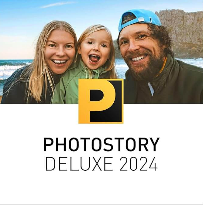 Eine dreiköpfige Familie, die in die Kamera lächelt. Der Text unten lautet: PHOTOSTORY DELUXE 2024.