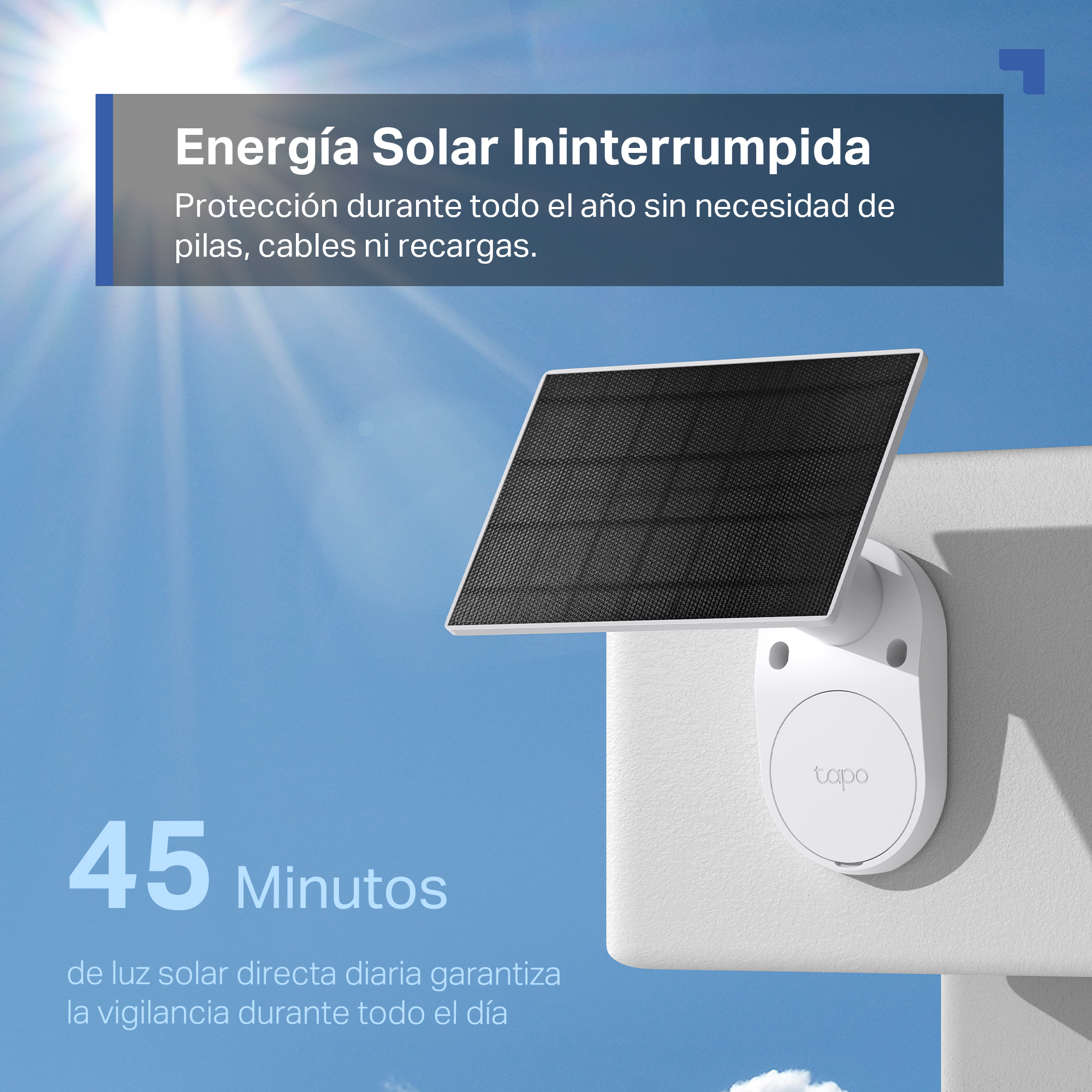 Panel solar con texto y dispositivo Tapo blanco, fondo de cielo azul con texto.