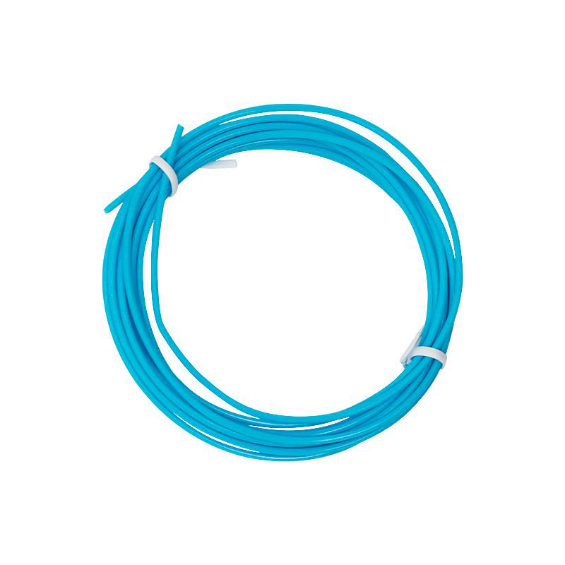 Ein hellblaues Kabel, das sich kreisförmig windet.