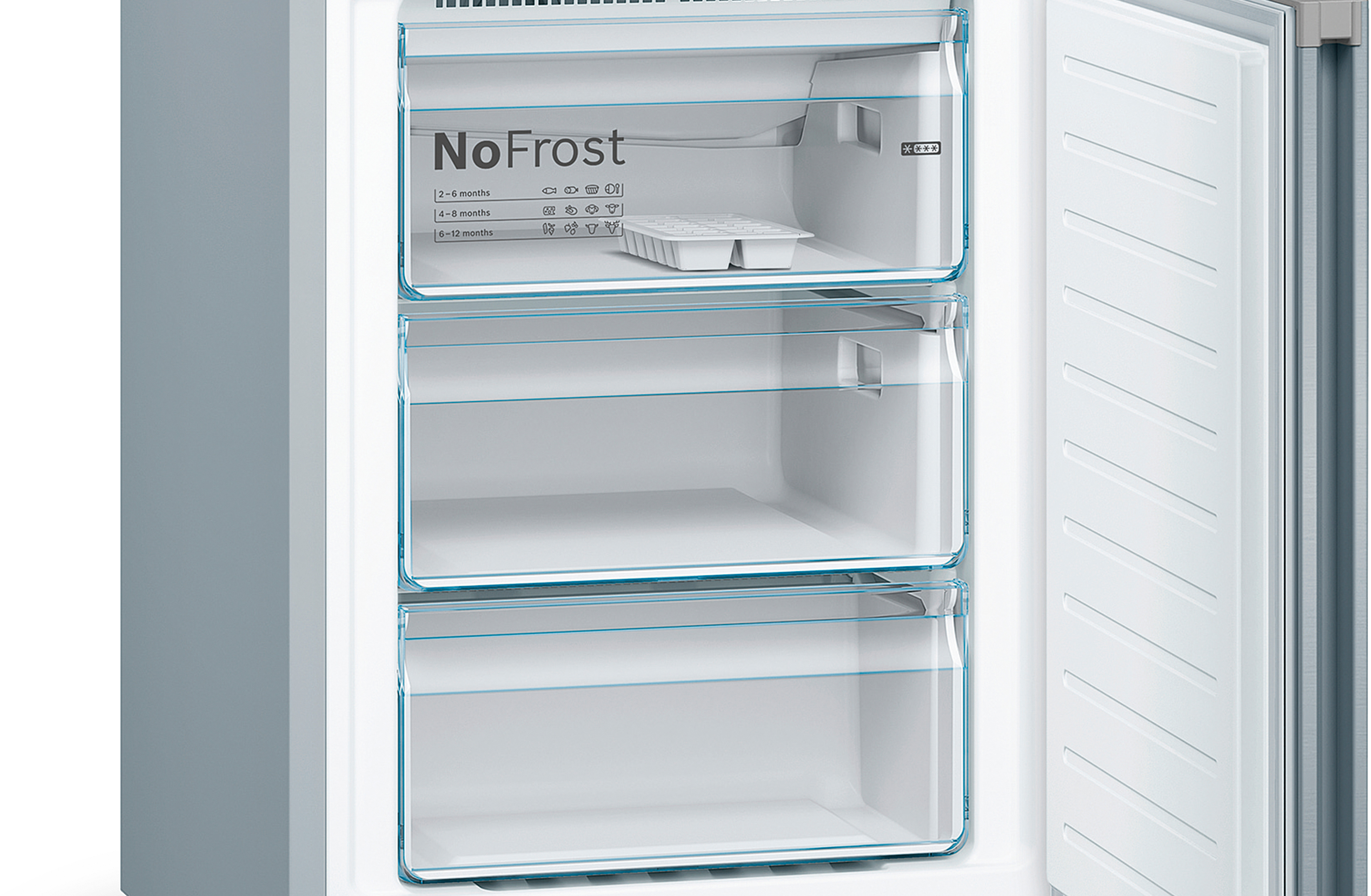 Interior de un refrigerador con cajones transparentes y la etiqueta 'No Frost'.