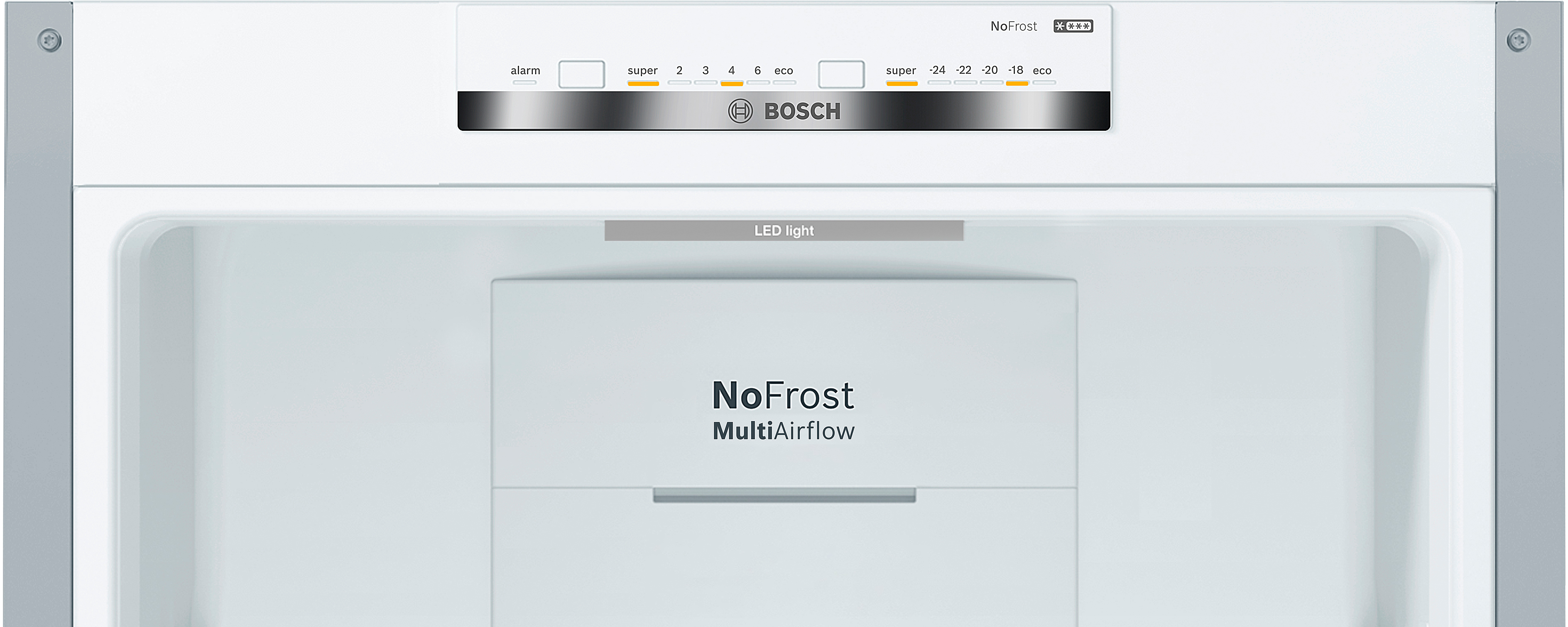 Interior de un refrigerador blanco con panel de control, luz LED y funciones NoFrost MultiAirflow.