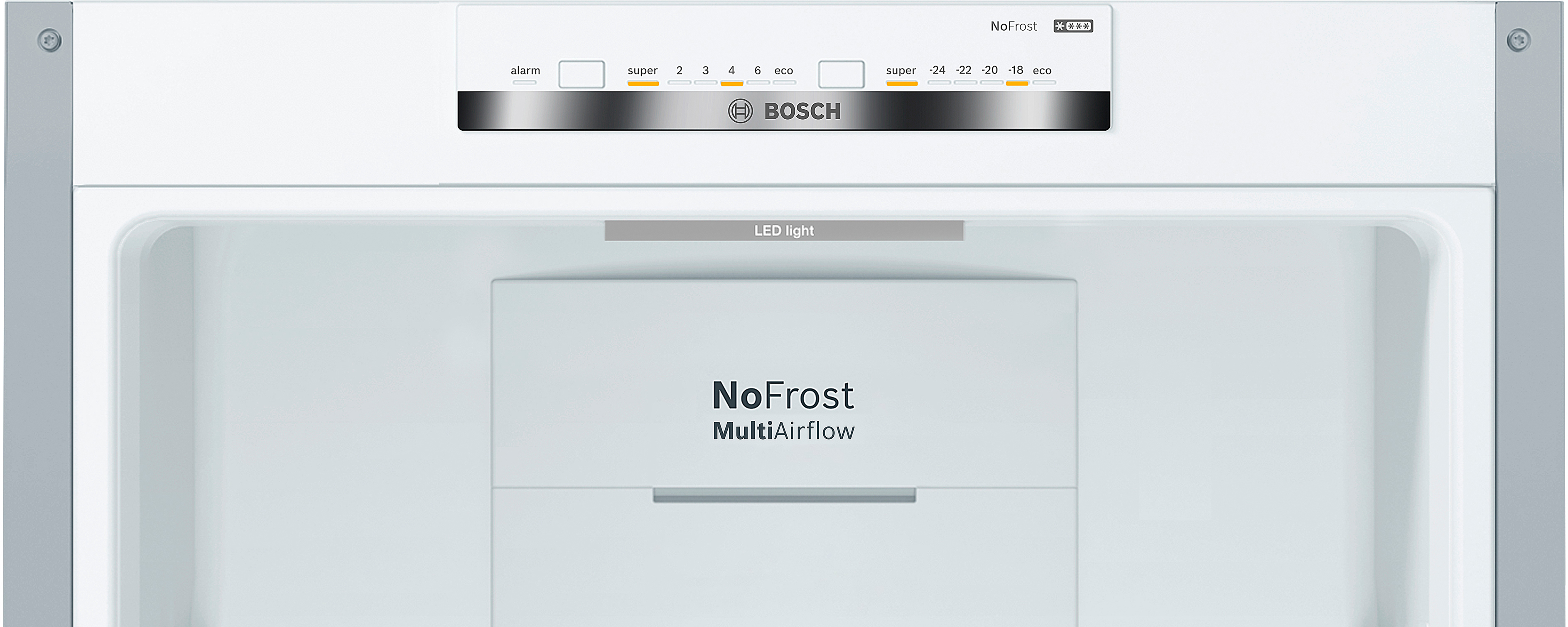 Interior del refrigerador: blanco, panel de control superior, luz LED, NoFrost, MultiAirflow y estantes.