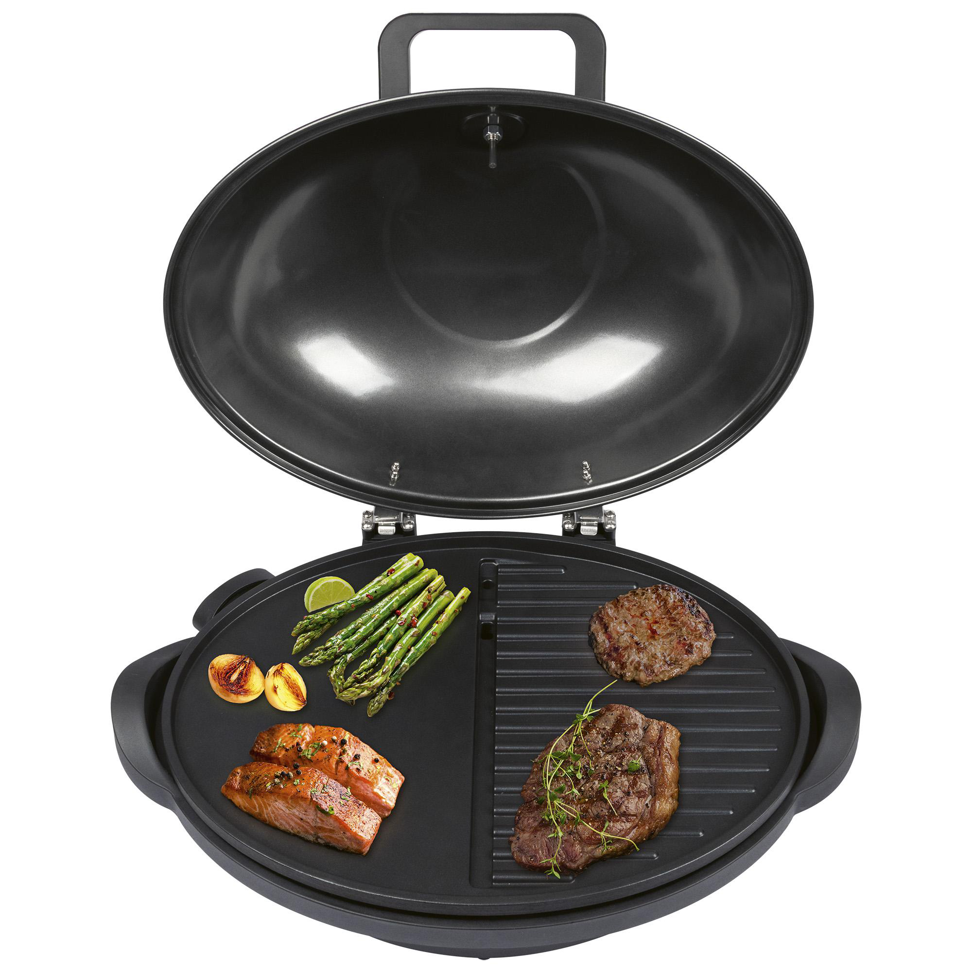 Ein offener Grill mit Essen: Lachs, Spargel, Burger und Steak. Schwarzer Grill, weißer Hintergrund.