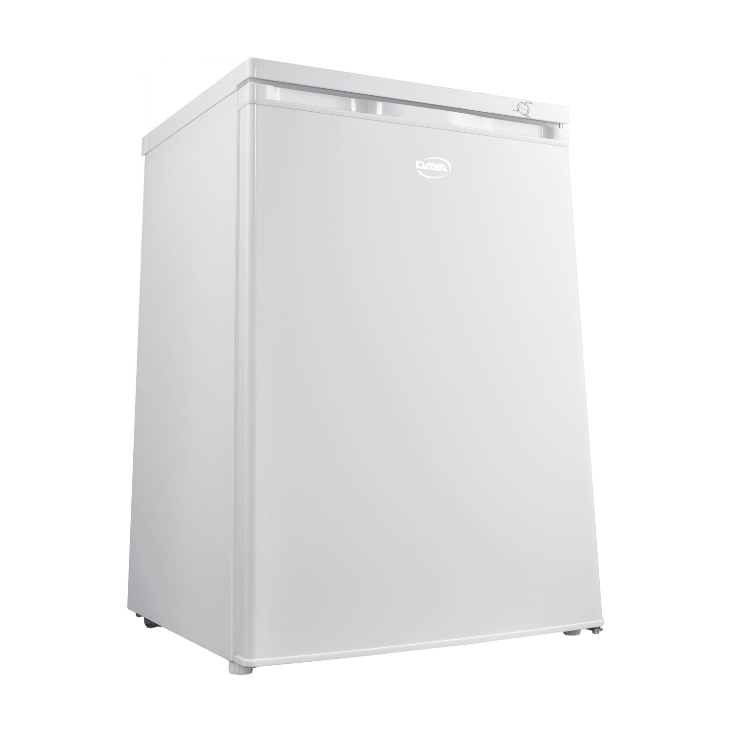 Un mini-frigorifero bianco. Il frigorifero ha una singola porta e un logo Dava. Su sfondo bianco.