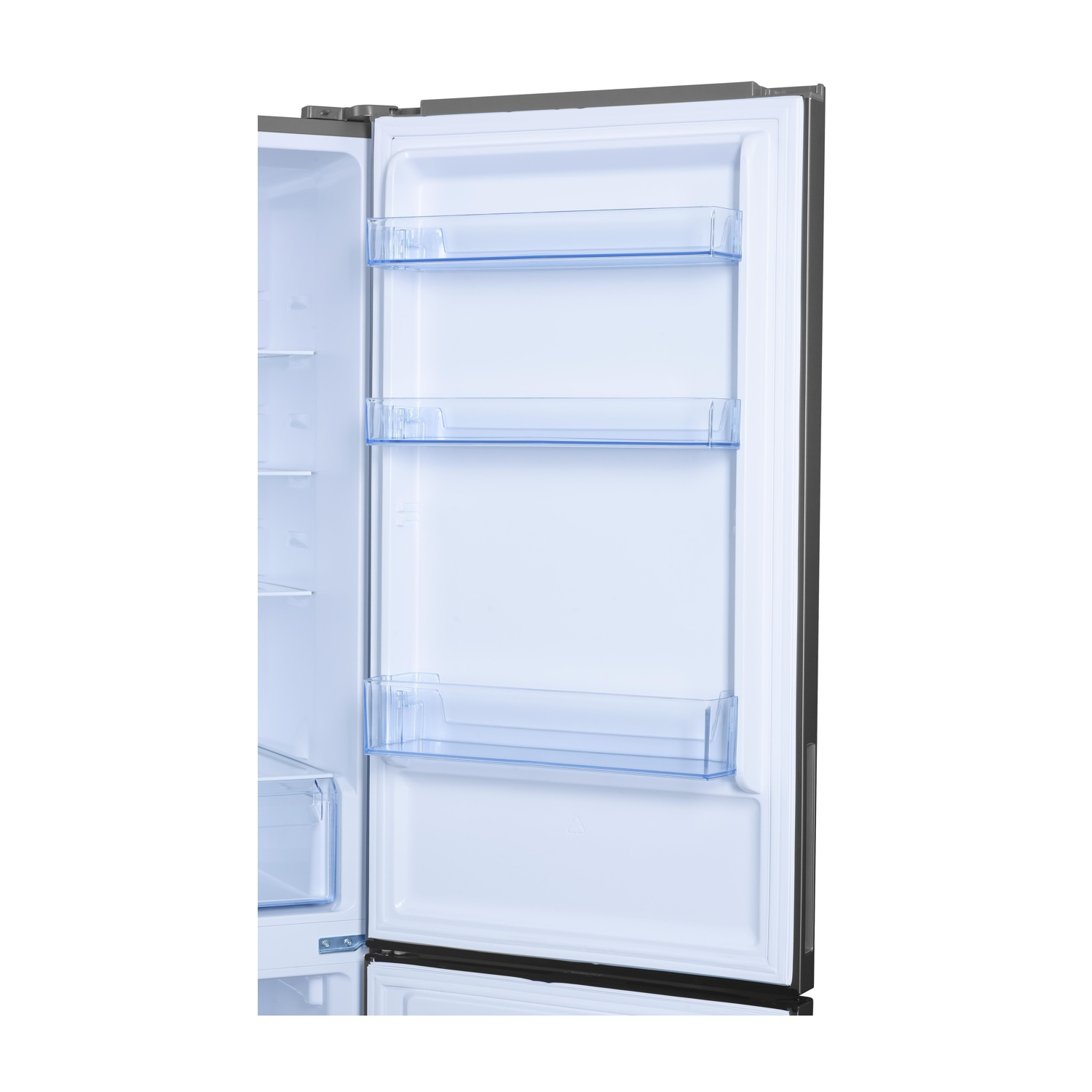 L'interno di un frigorifero con ripiani e contenitori blu, aperto su uno sfondo bianco.