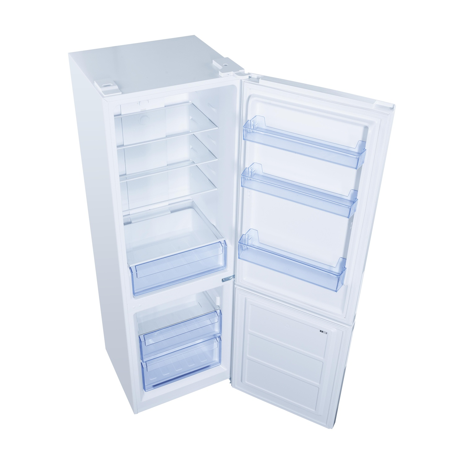 Frigorifero bianco con la porta aperta. All'interno ci sono ripiani e cassetti. Accenti blu.