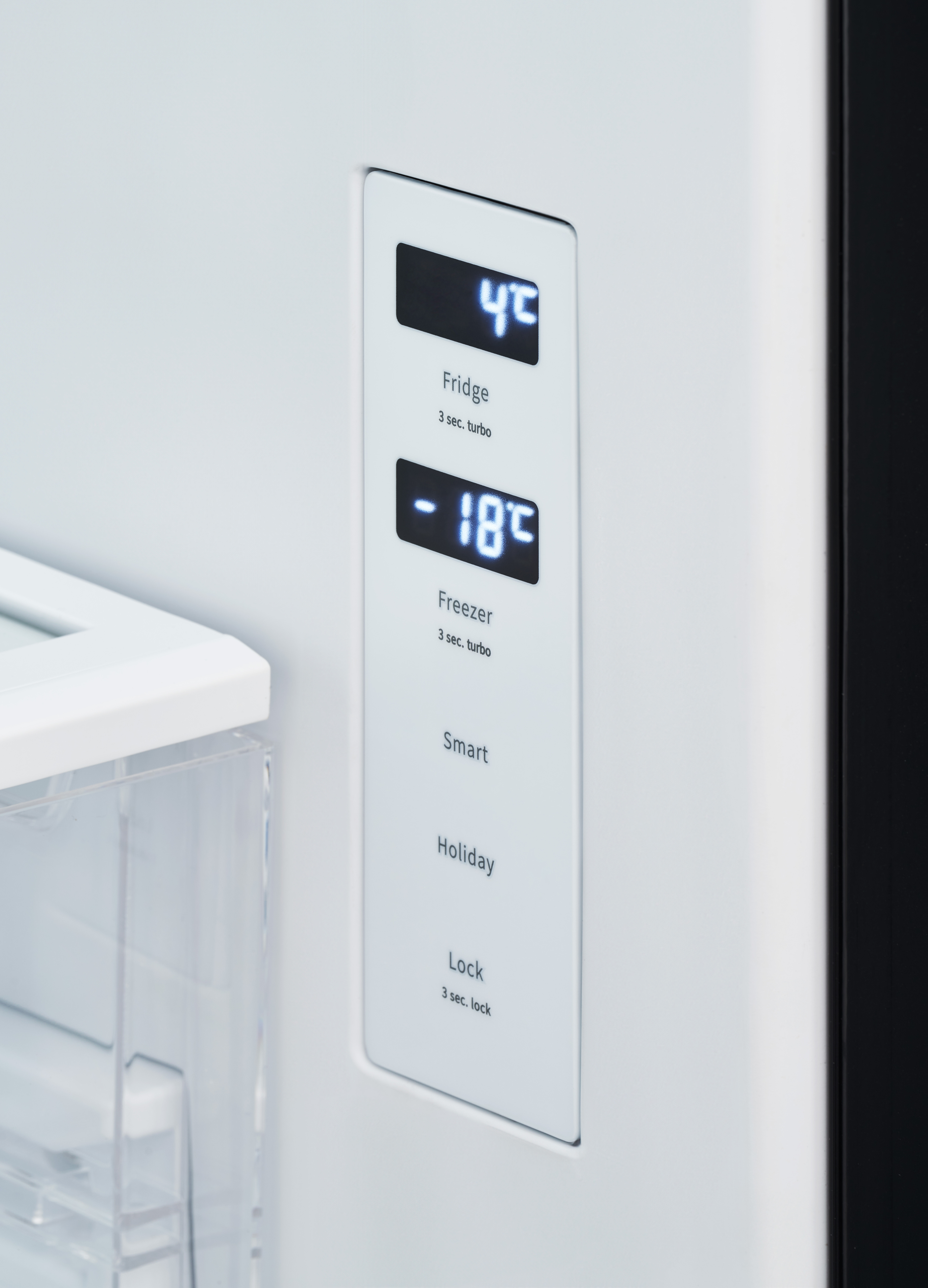 Kühlschranksdisplay mit Kühlschrank bei 4°C und Gefrierschrank bei -18°C, mit weiteren Optionen.