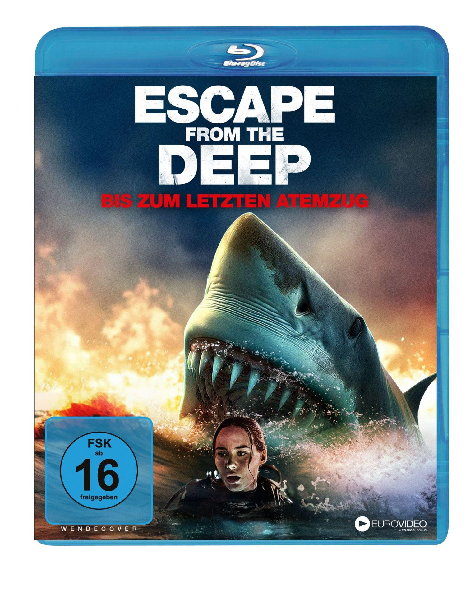 Blu-ray-Cover von 'Escape from the Deep'. Ein Hai greift eine Person an, blauer Hintergrund und Text.