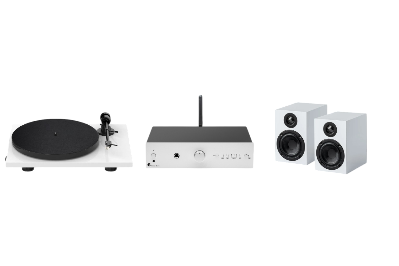 Plattenspieler, Verstärker und Lautsprecher, alle weiß, auf schwarzem Hintergrund. Für ein Soundsystem.
