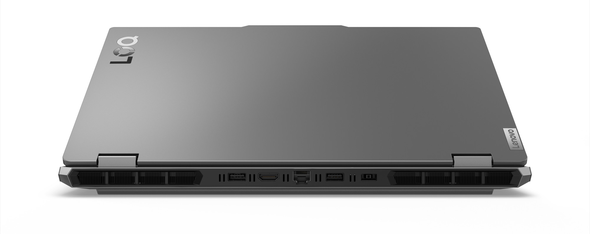 Zamknięty szary laptop Lenovo Legion. Widok z góry na białym tle. Widoczne logo Lenovo.