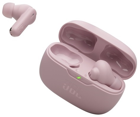 Różowe słuchawki JBL i etui ładujące na białym tle.