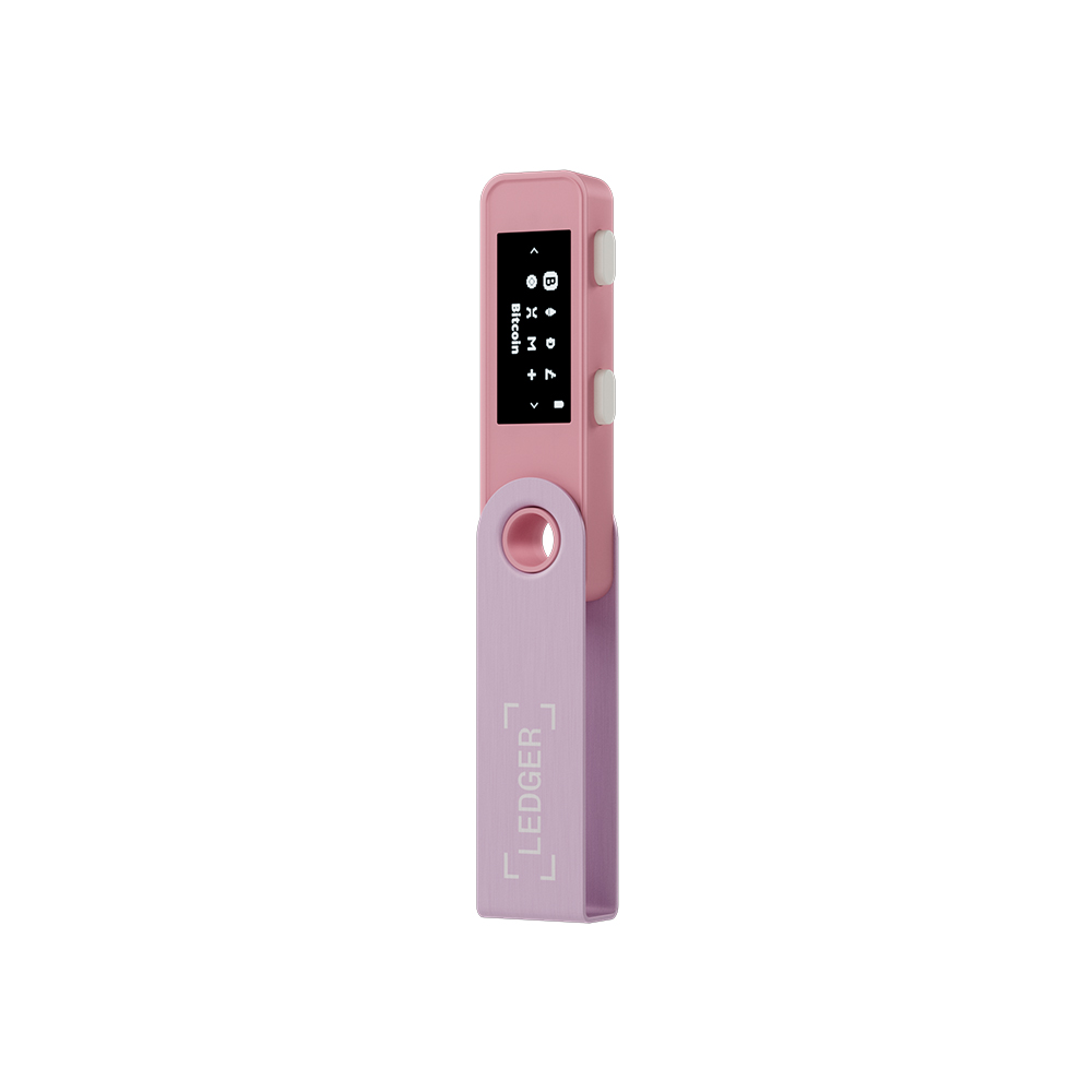 Pembe ve lavanta Ledger Nano S kripto donanım cüzdanı. Küçük ekranlı, dikdörtgen bir cihaz.