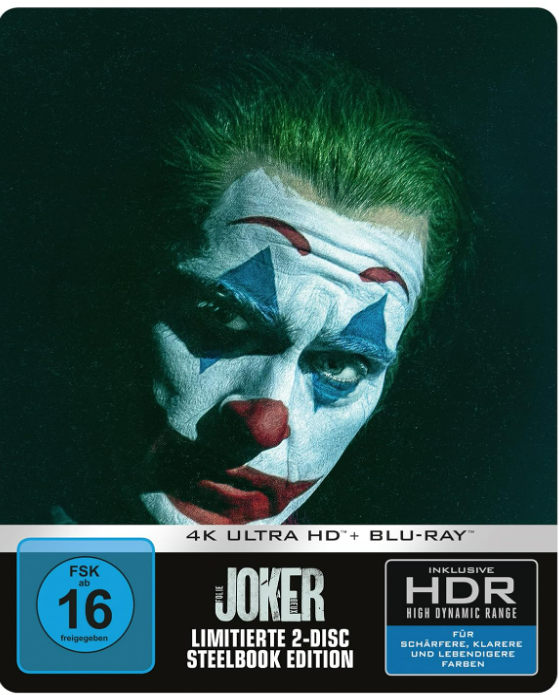 Joker Blu-ray-Cover. Joker-Gesichtsschminke, grüne Haare, Text unten.