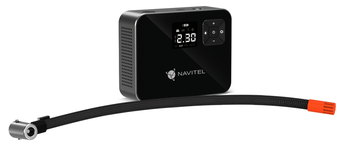 Fekete Navitel légkompresszor tömlővel. A digitális kijelző 2,30-at mutat.