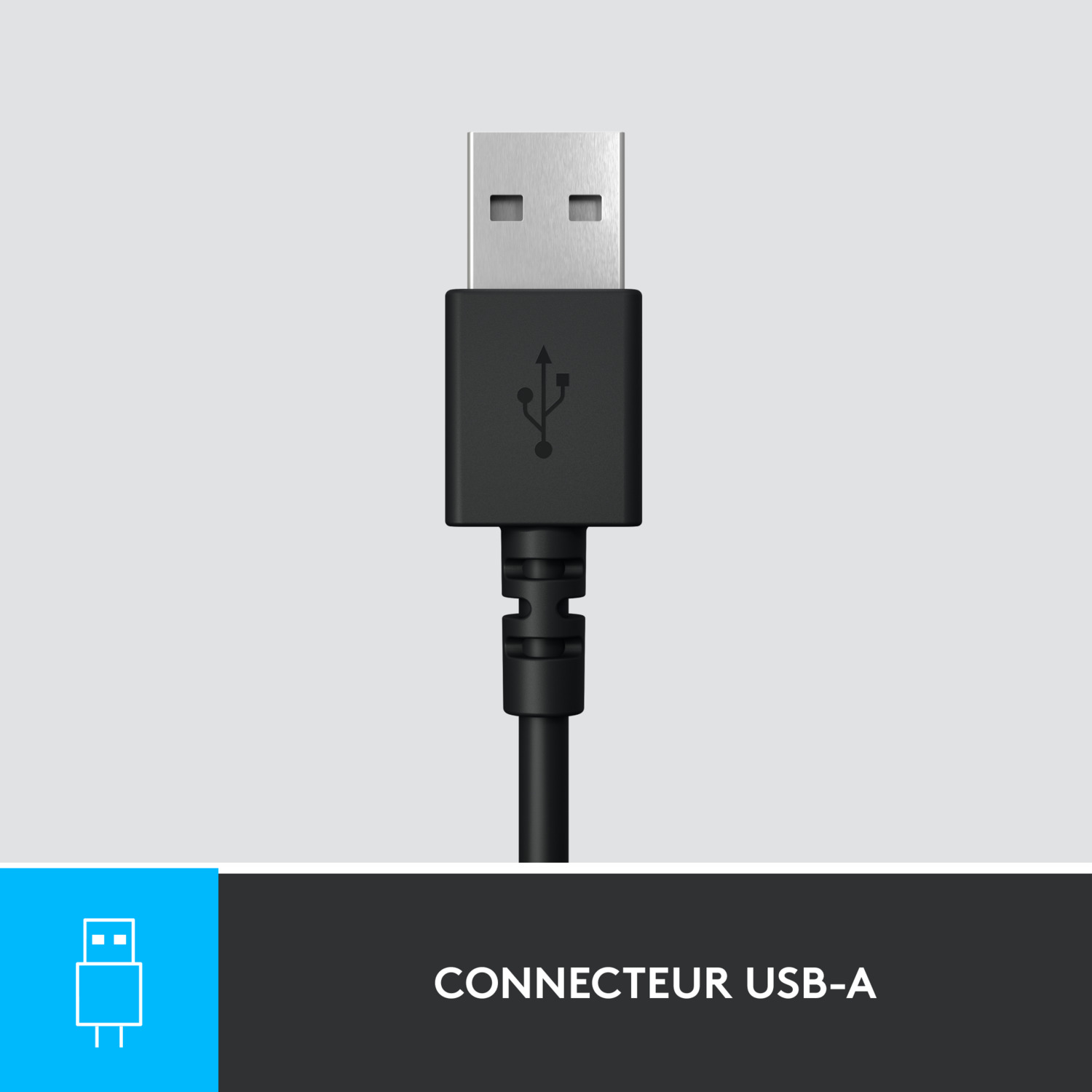 Un câble de connecteur USB-A noir, avec un port USB noir. Fond gris.
