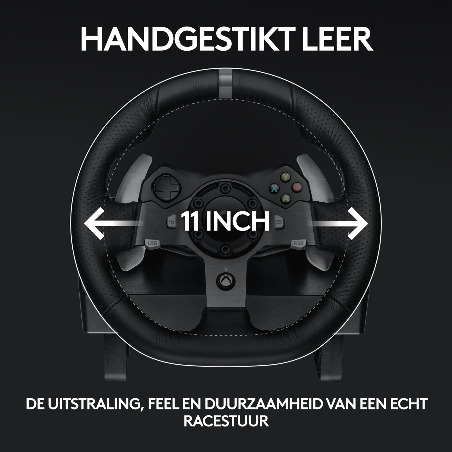 Stuurwiel met tekst: "HANDGESTIKT LEER" en "11 INCH". Zwarte achtergrond.