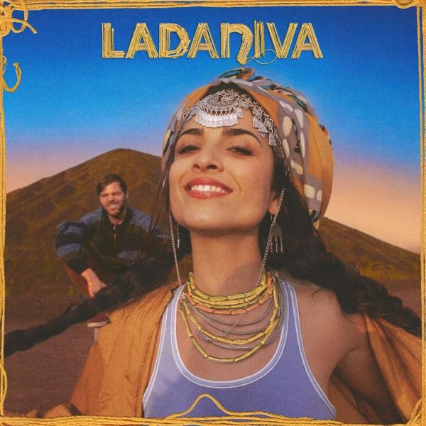 Album borító: Ladaniva férfival a háttérben, színes háttérrel.