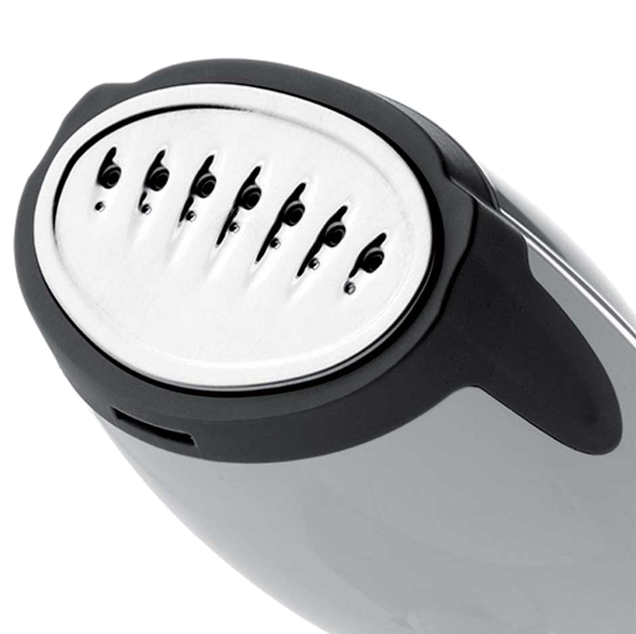 Zbliżenie głowicy żelazka parowego z kilkoma otworami wentylacyjnymi.