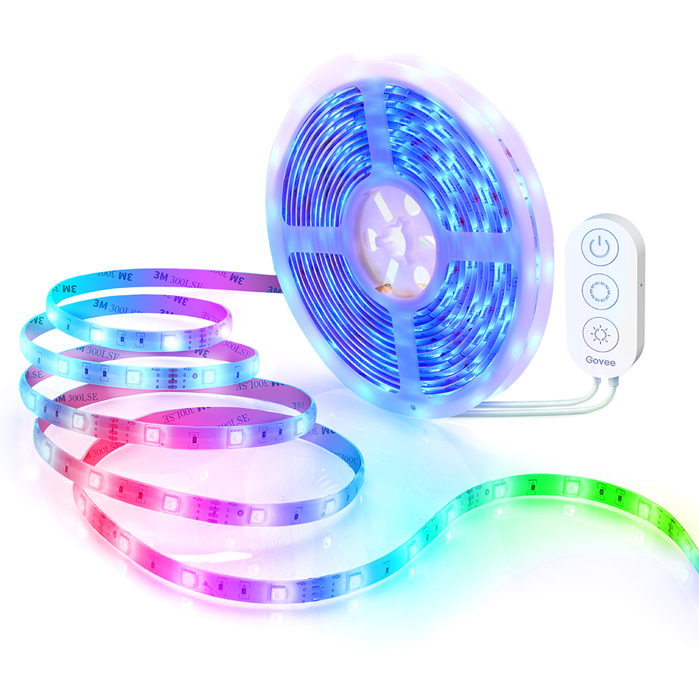 Gerollter LED-Lichtstreifen mit Fernbedienung. Farben sind blau, grün, rot und andere Regenbogenfarben.