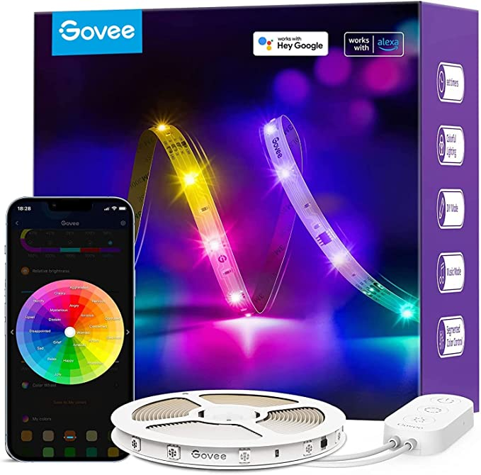 Ein Govee Smart LED-Streifenlicht-Kit mit Bedienfeld und Telefonanzeige.