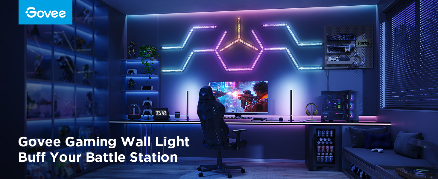 Gaming-Zimmer mit Wandleuchten in Form eines Sechsecks. Gaming-Stuhl, Schreibtisch mit PC und Bildschirm.