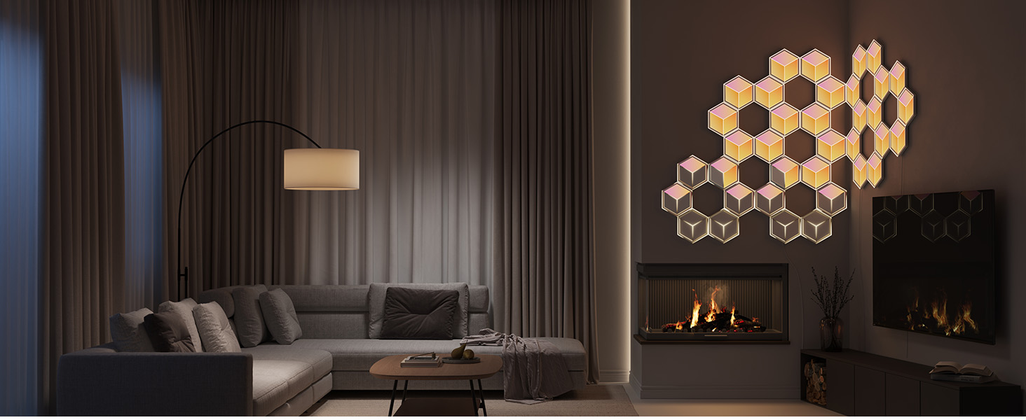 Modernes Wohnzimmer mit Sofa, Couchtisch und Kunst. Wandkunst ist mit warmen Farben beleuchtet.