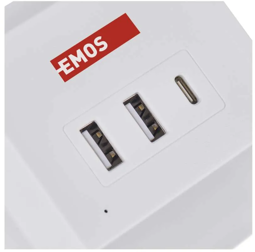 Fehér EMOS hálózati adapter két USB porttal és egyetlen porttal.