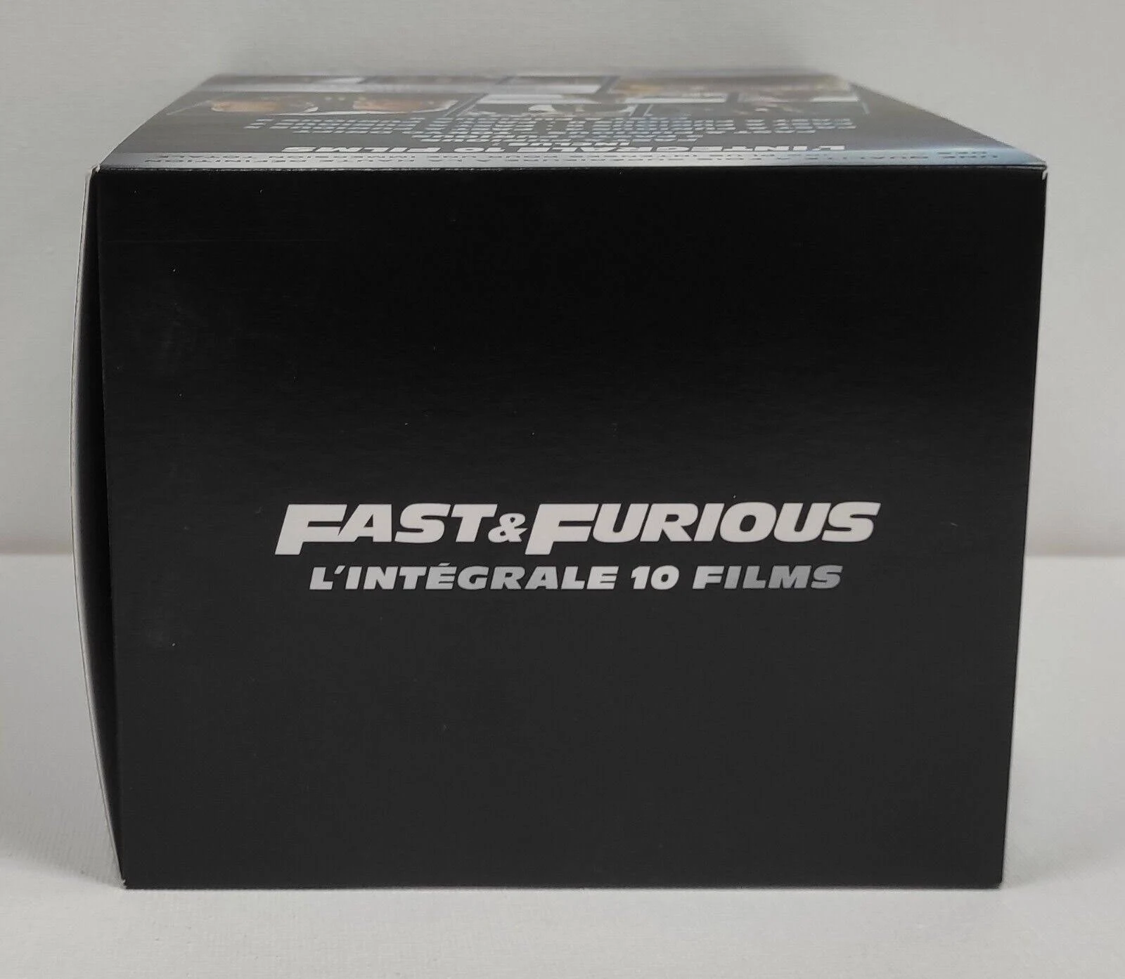 Black box with white text 'FAST & FURIOUS' and 'L'INTÉGRALE 10 FILMS' on the front.