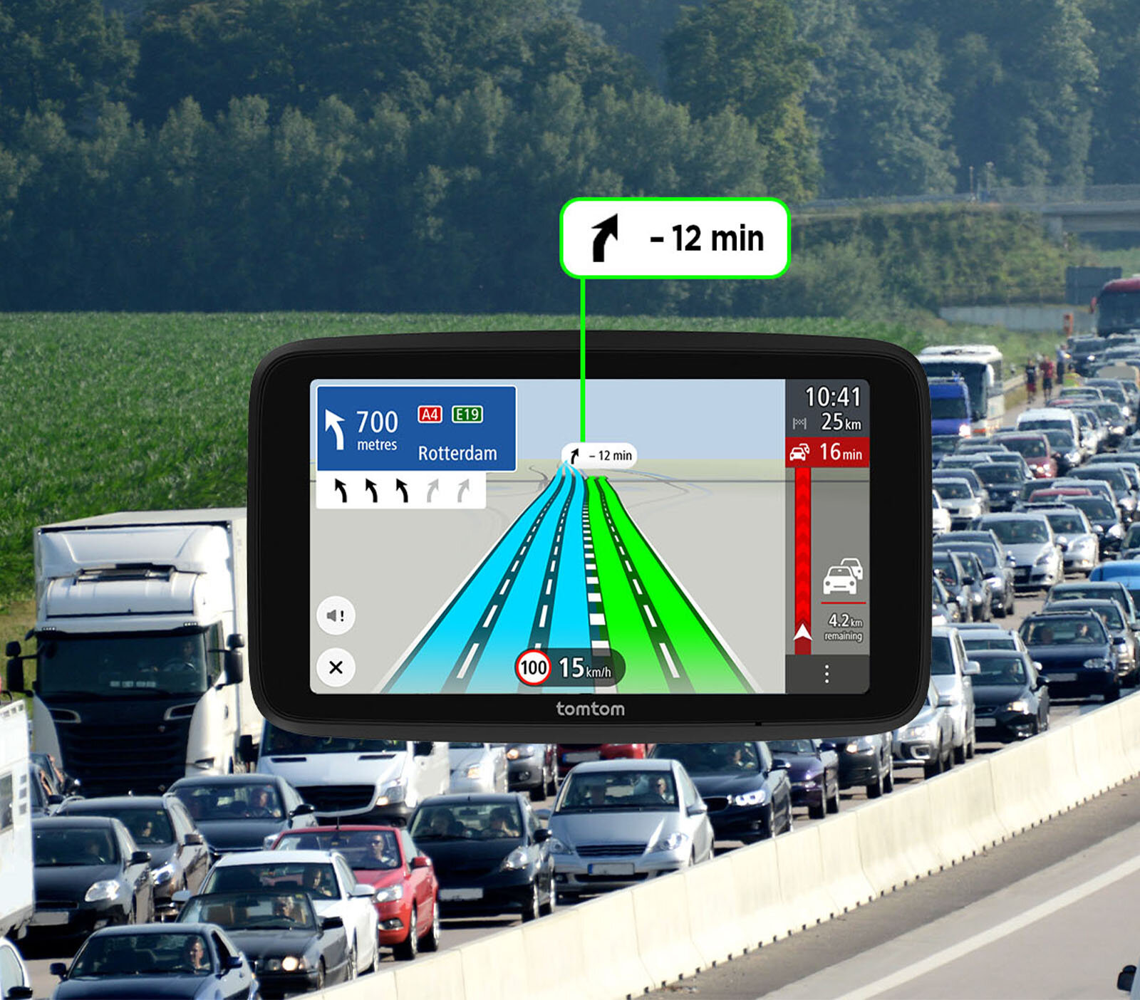 Urządzenie GPS z mapą trasy, korek w tle i wyświetlany pozostały czas.