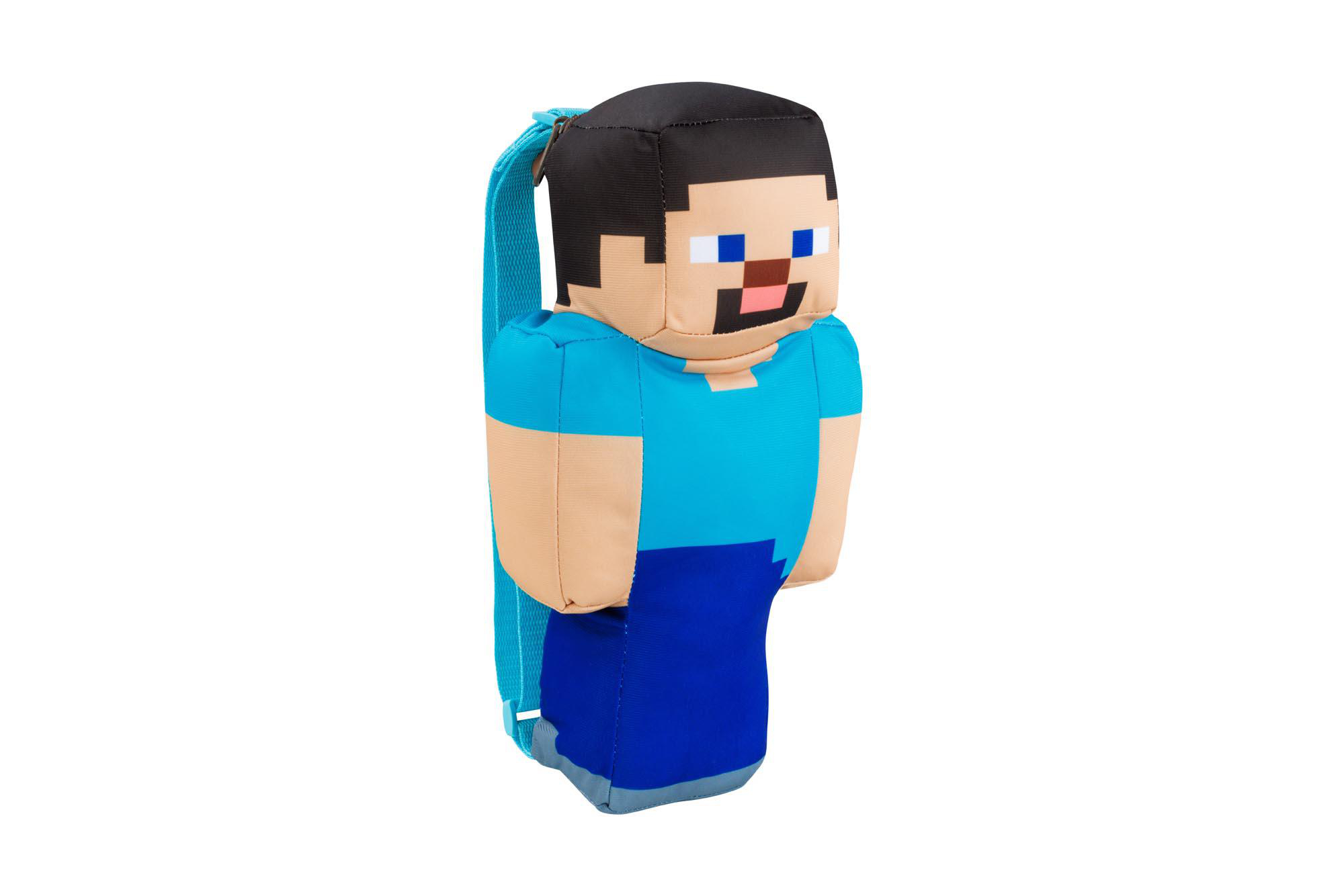Ein Minecraft Steve Rucksack, mit blauem Körper, quadratischem Kopf und blauem Riemen.