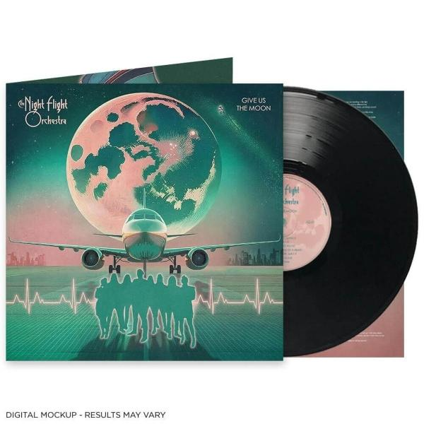 Albumcover mit Flugzeug, Planet und Schallplatte. Text: Give Us The Moon.
