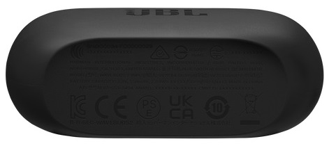 Spód czarnego głośnika JBL, pokazujący różne logo i tekst o zaokrąglonym kształcie.