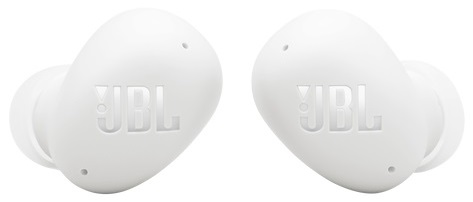 Dwa białe słuchawki JBL. Nazwa marki jest widoczna na słuchawkach.