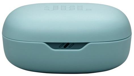 Zamknięte, turkusowe etui ładujące słuchawek JBL z logo.