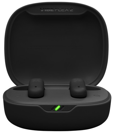 Czarne etui ładujące JBL, otwarte. Słuchawki w środku. Świeci zielone światło.