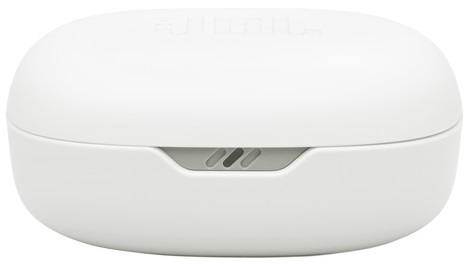 Białe zamknięte etui ładujące słuchawek JBL. Etui ma mały szary obszar głośnika.