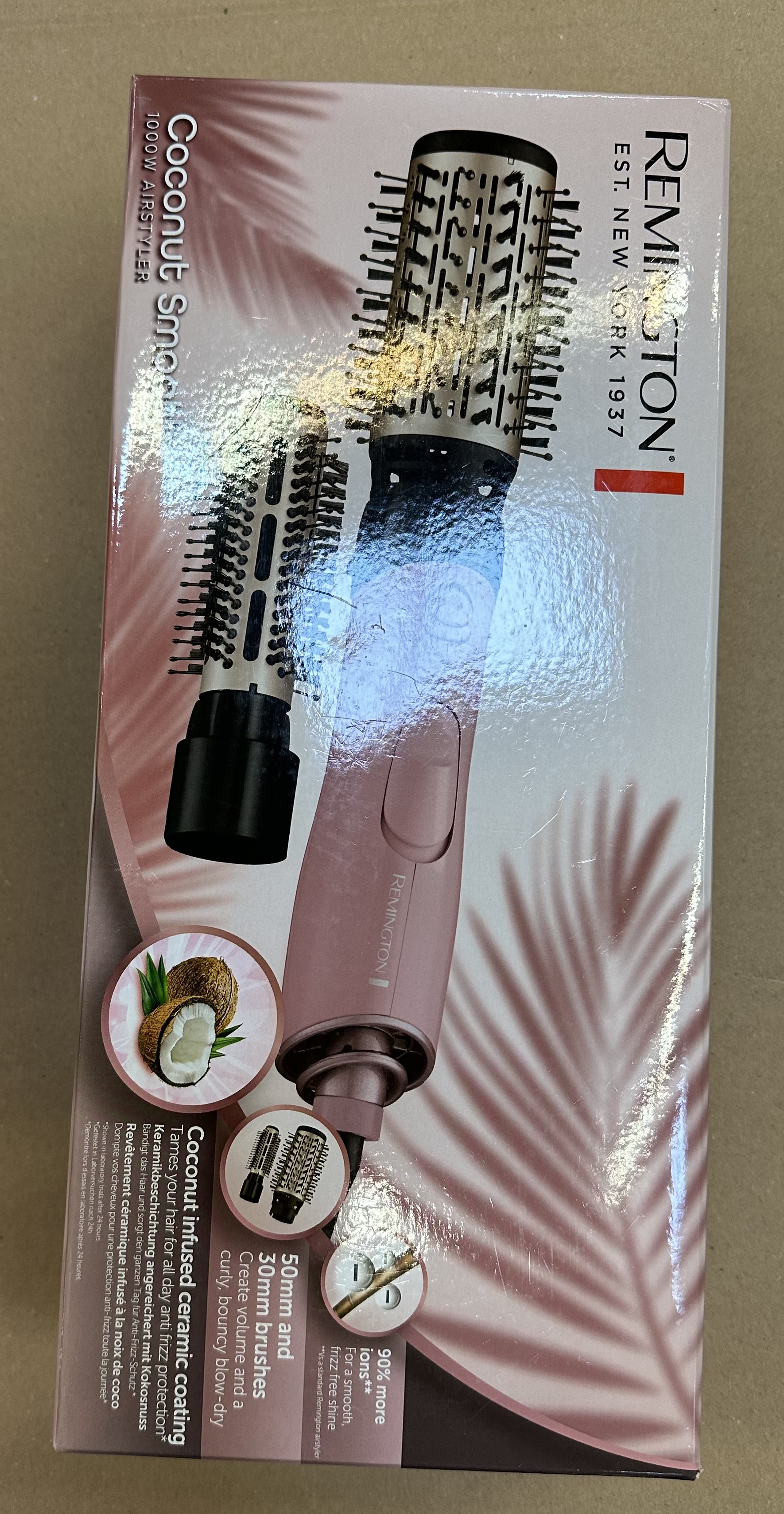 Czarny piekarnik mikrofalowy z przyciskami i timerem.