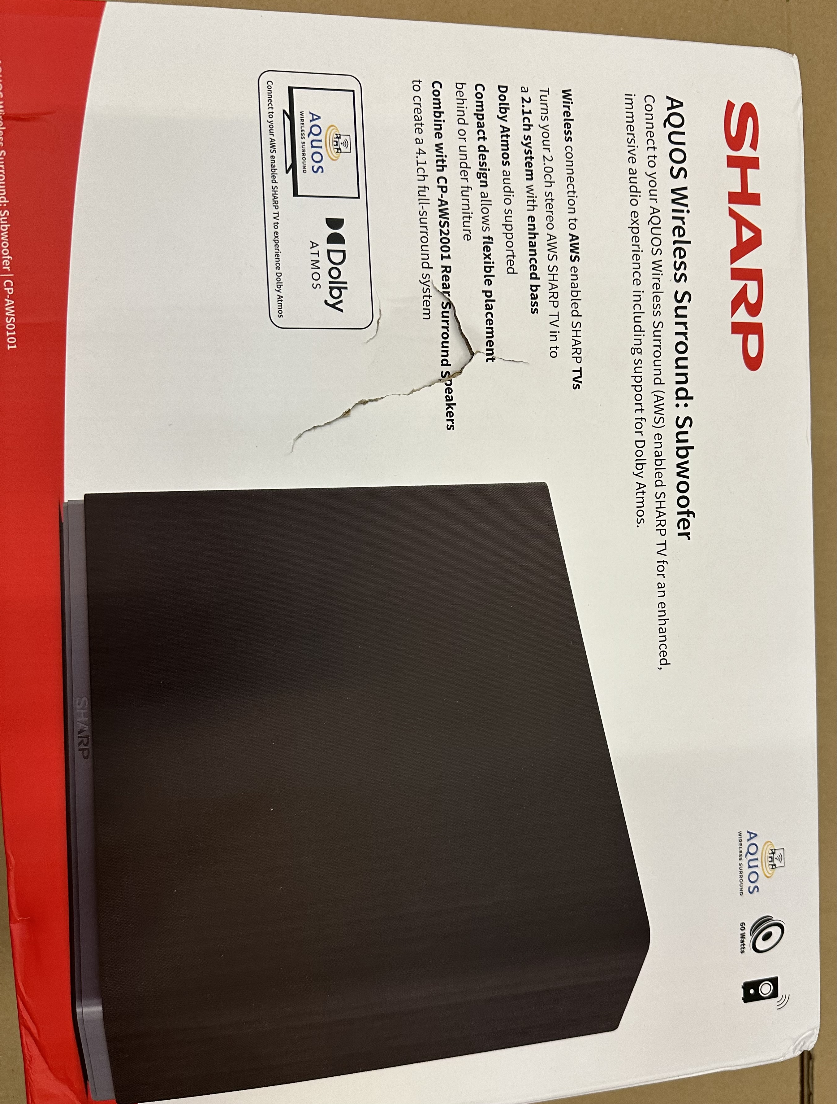 Pudełko ze zdjęciem subwoofera. Zawiera tekst 'SHARP' i opisuje funkcje.