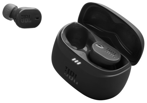 Czarne słuchawki JBL w etui ładującym. Jedna słuchawka osobno po lewej.